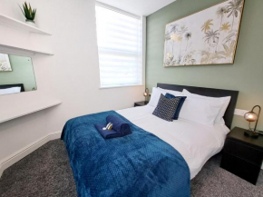 Bright 3 Bed Apartment With Terrace, Free Parking!